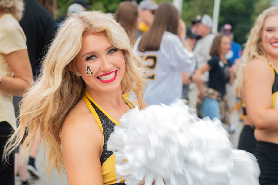 Mountaineer Spirit Cheerleader